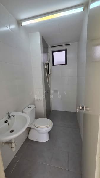 Servis Apartment untuk Dijual di Jentayu Residensi @ Tampoi - Justin Kong - Bathroom - PropertyGuru.com.my