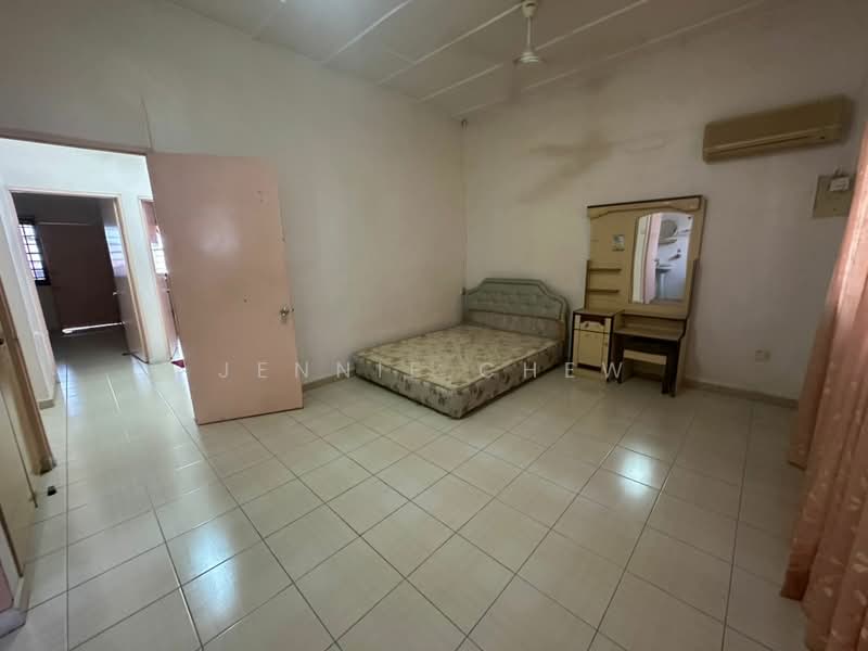 2-storey Terraced House for Sale in Taman Maju Jaya (Johor Bahru) - Jennie Chew - Bedroom - PropertyGuru.com.my