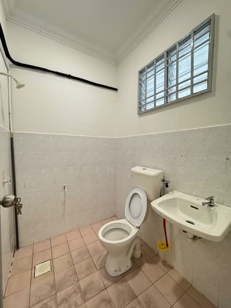 1-storey Terraced House for Sale in Taman Sri Putri (Kulai) - Justin Kong - Bathroom - PropertyGuru.com.my