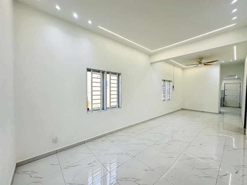 1-storey Terraced House for Sale in Klang (Selangor) - Nur Alia Omar - Living Room - PropertyGuru.com.my