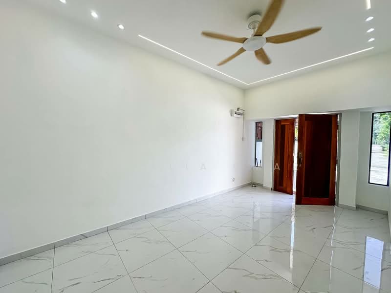 1-storey Terraced House for Sale in Klang (Selangor) - Nur Alia Omar - Living Room - PropertyGuru.com.my