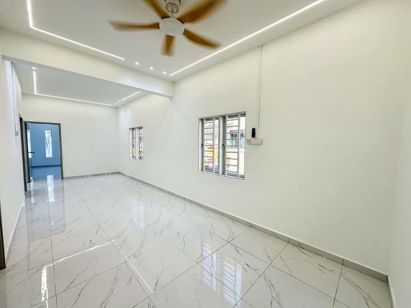 1-storey Terraced House for Sale in Klang (Selangor) - Nur Alia Omar - Living Room - PropertyGuru.com.my