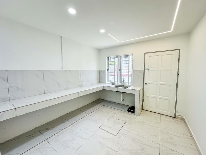 1-storey Terraced House for Sale in Klang (Selangor) - Nur Alia Omar - Kitchen - PropertyGuru.com.my