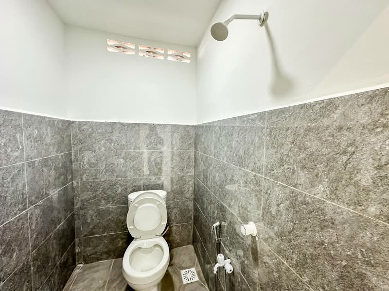 1-storey Terraced House for Sale in Klang (Selangor) - Nur Alia Omar - Bathroom - PropertyGuru.com.my