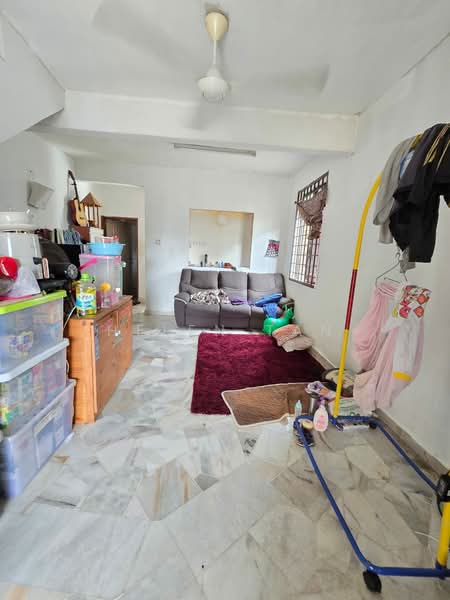 2-storey Terraced House for Sale in Taman Tan Sri Yaacob (Johor Bahru) - Helen Tan - Living Room - PropertyGuru.com.my