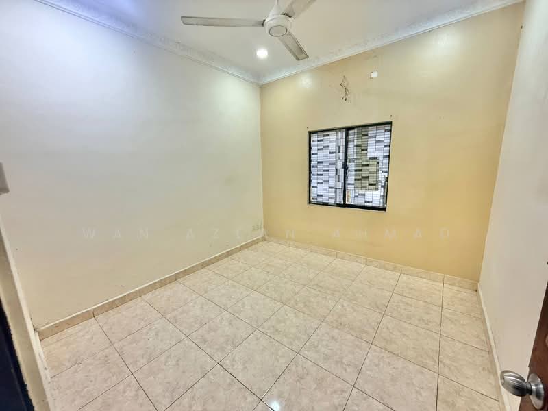 1-storey Terraced House for Sale in Klang (Selangor) - Wan Azlan Ahmad - PropertyGuru.com.my