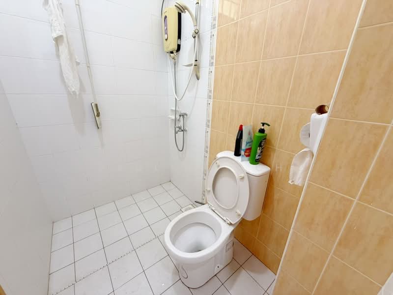 Rumah Teres 1.5 Tingkat untuk Dijual di Taman Daya (Johor Bahru) - Pauline Goh - Bathroom - PropertyGuru.com.my