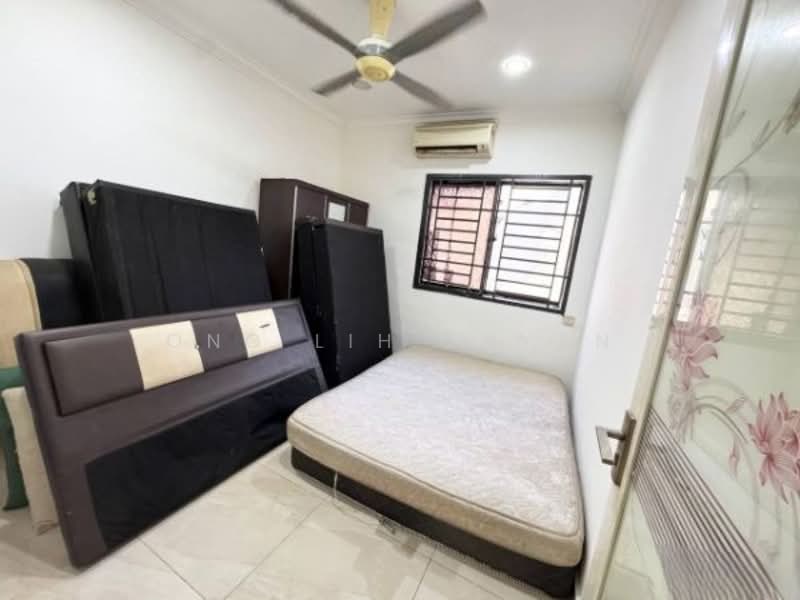 Flat for Sale at Flat Bandar Selesa Jaya @ Jalan Silat Gayong - Ong Lih Shyan - Bedroom - PropertyGuru.com.my