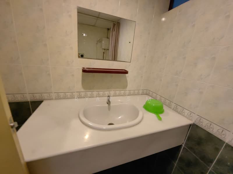 Kondominium untuk Disewa di Marina Bay Condominium - Ryan Sim - Bathroom - PropertyGuru.com.my