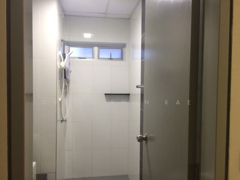 Kondominium untuk Dijual di The Wharf Residence - Chong Shun Kae - Bathroom - PropertyGuru.com.my