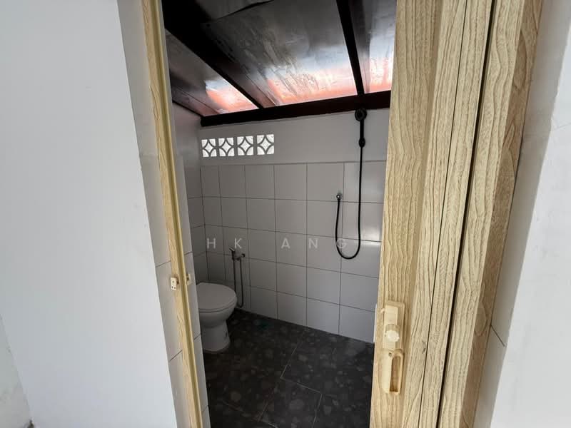 Kedai untuk Disewa di George Town (Penang) - HK Ang - Bathroom - PropertyGuru.com.my