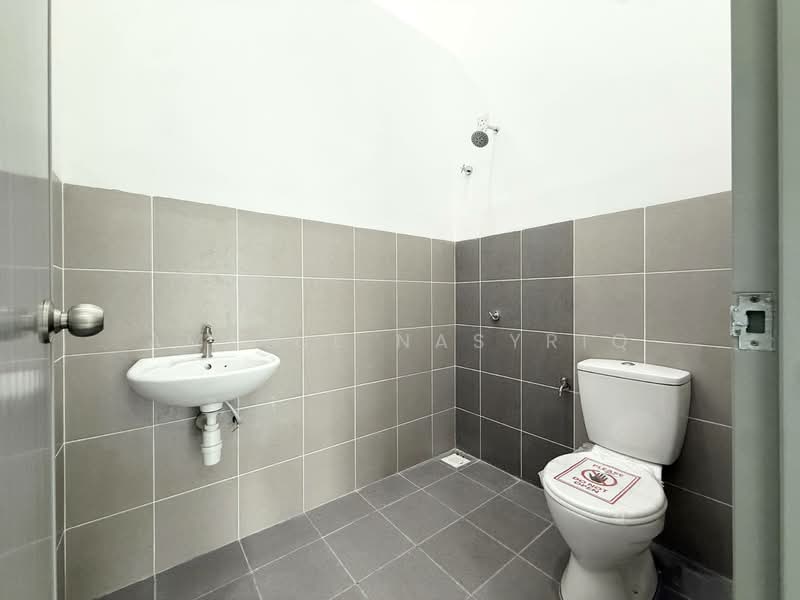 Semi-Detached House for Sale in Banting (Banting) - Amirul Nasyriq - Bathroom - PropertyGuru.com.my