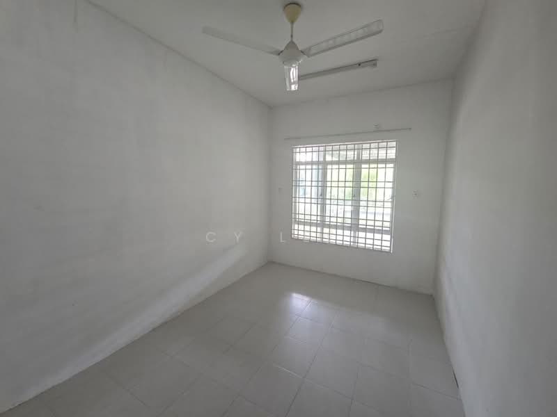 1-storey Terraced House for Sale in Taman Chandan Putri (Kuala Kangsar) - CY Lee - Bedroom - PropertyGuru.com.my
