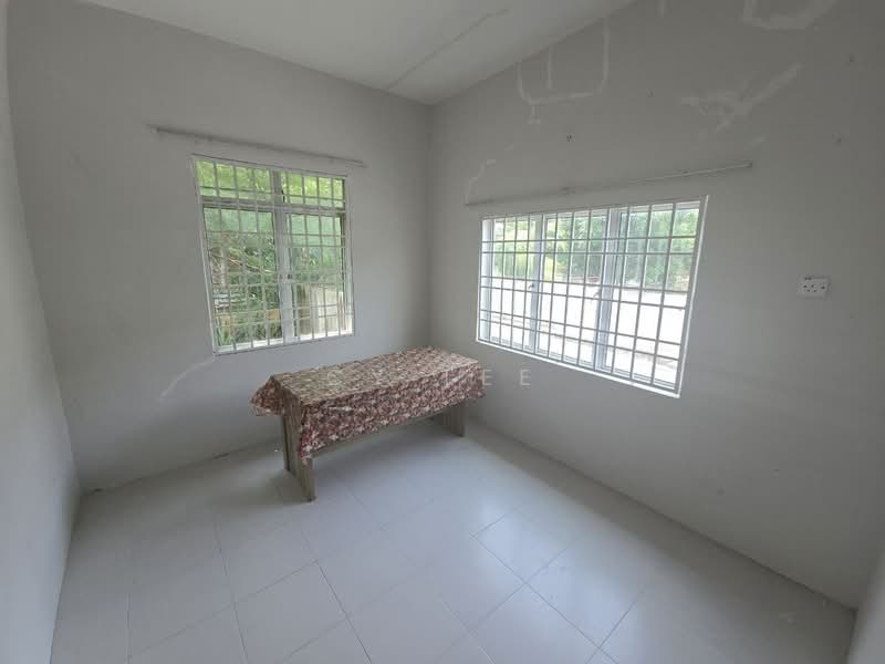 1-storey Terraced House for Sale in Taman Chandan Putri (Kuala Kangsar) - CY Lee - Bedroom - PropertyGuru.com.my
