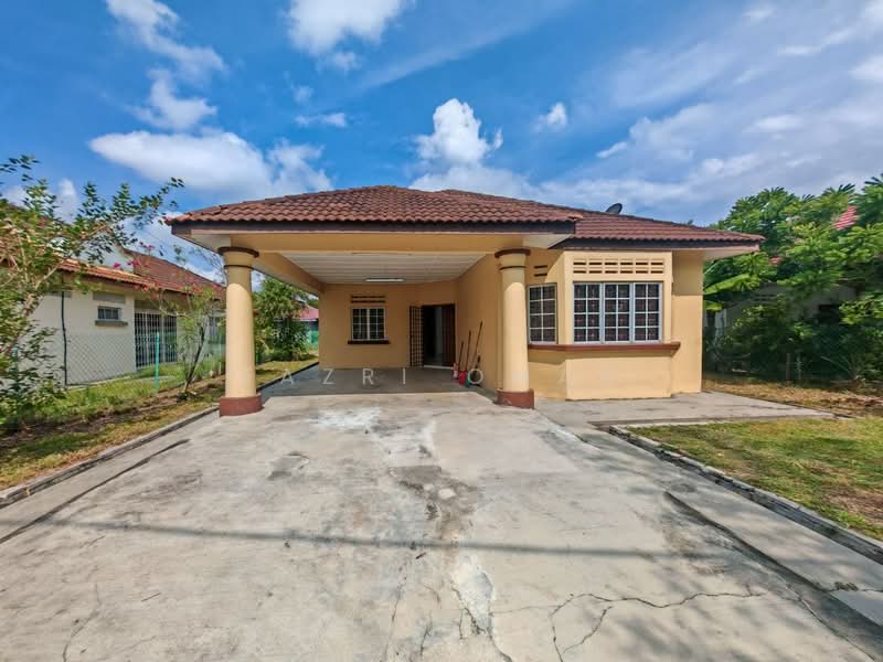 Bungalow for Sale in Bandar Mahkota Banting (Tanjong Duabelas) - Fazri Omar - Exterior - PropertyGuru.com.my