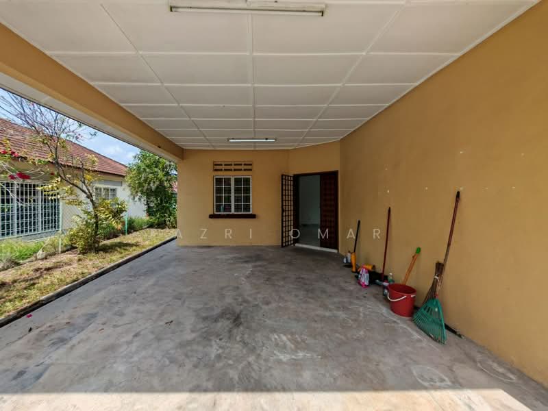 Bungalow for Sale in Bandar Mahkota Banting (Tanjong Duabelas) - Fazri Omar - Exterior - PropertyGuru.com.my
