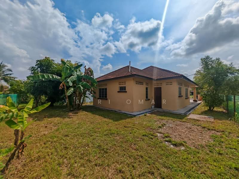 Bungalow for Sale in Bandar Mahkota Banting (Tanjong Duabelas) - Fazri Omar - Exterior - PropertyGuru.com.my