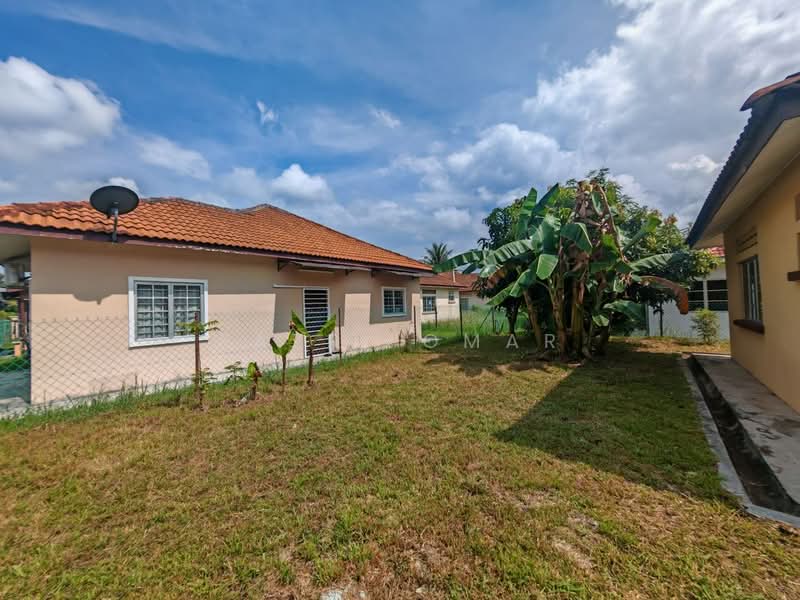 Bungalow for Sale in Bandar Mahkota Banting (Tanjong Duabelas) - Fazri Omar - Exterior - PropertyGuru.com.my