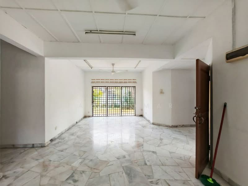 Bungalow for Sale in Bandar Mahkota Banting (Tanjong Duabelas) - Fazri Omar - Living Room - PropertyGuru.com.my