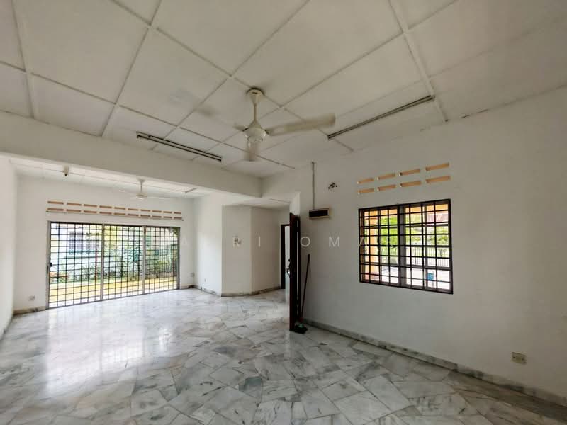 Bungalow for Sale in Bandar Mahkota Banting (Tanjong Duabelas) - Fazri Omar - Living Room - PropertyGuru.com.my