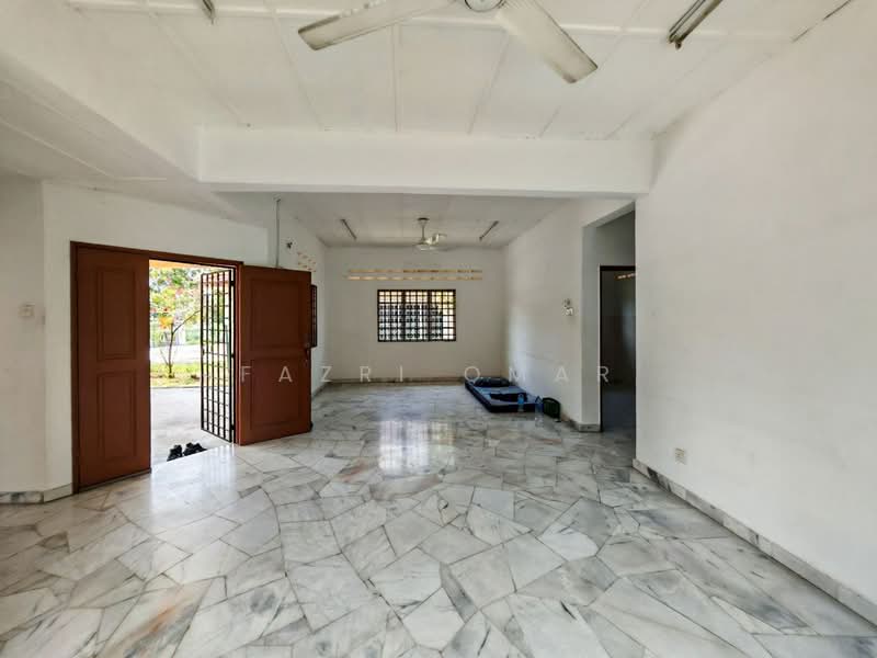 Bungalow for Sale in Bandar Mahkota Banting (Tanjong Duabelas) - Fazri Omar - Living Room - PropertyGuru.com.my