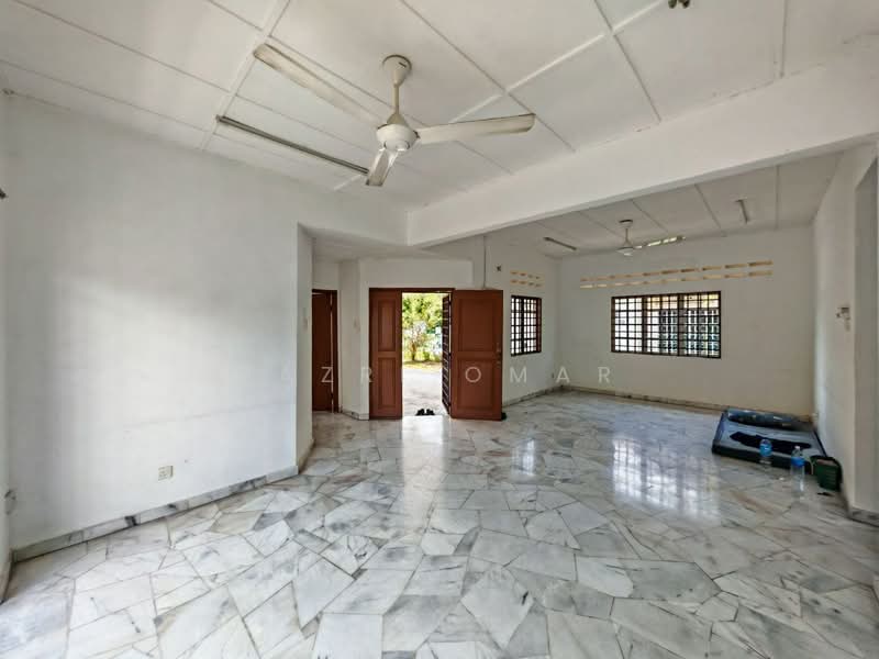 Bungalow for Sale in Bandar Mahkota Banting (Tanjong Duabelas) - Fazri Omar - Living Room - PropertyGuru.com.my