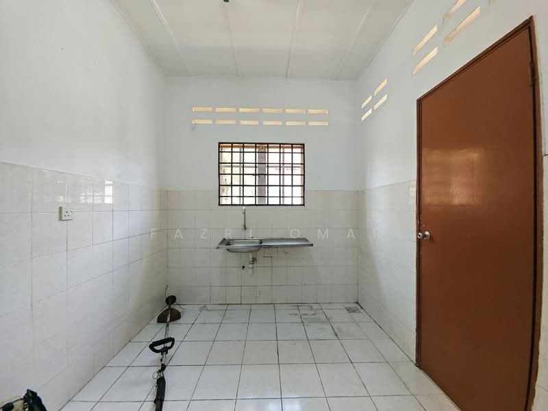 Bungalow for Sale in Bandar Mahkota Banting (Tanjong Duabelas) - Fazri Omar - Kitchen - PropertyGuru.com.my