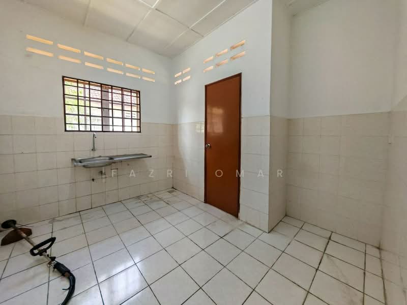 Bungalow for Sale in Bandar Mahkota Banting (Tanjong Duabelas) - Fazri Omar - Kitchen - PropertyGuru.com.my