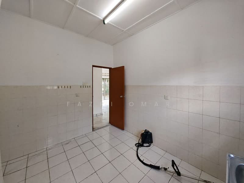 Bungalow for Sale in Bandar Mahkota Banting (Tanjong Duabelas) - Fazri Omar - Kitchen - PropertyGuru.com.my