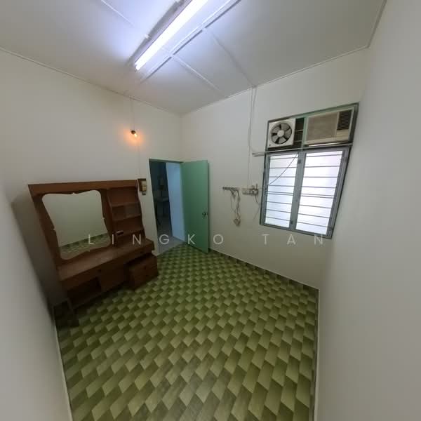 1-storey Terraced House for Rent in Sitiawan (Perak) - Lingko Tan - Bedroom  - PropertyGuru.com.my