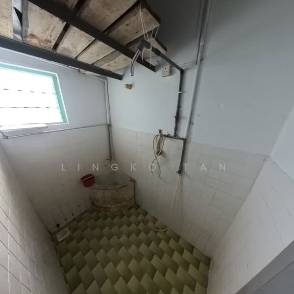 1-storey Terraced House for Rent in Sitiawan (Perak) - Lingko Tan - Bathroom - PropertyGuru.com.my