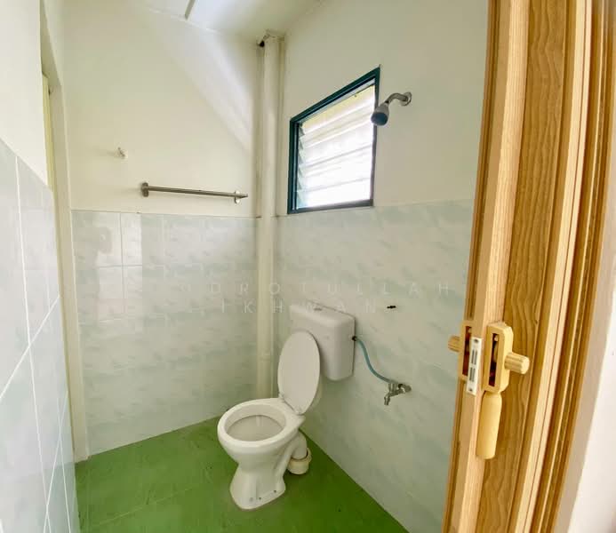 2-storey Terraced House for Rent in Taman Sri Indah (Cheras) - Gudrotullah Ikhwan - Bathroom - PropertyGuru.com.my