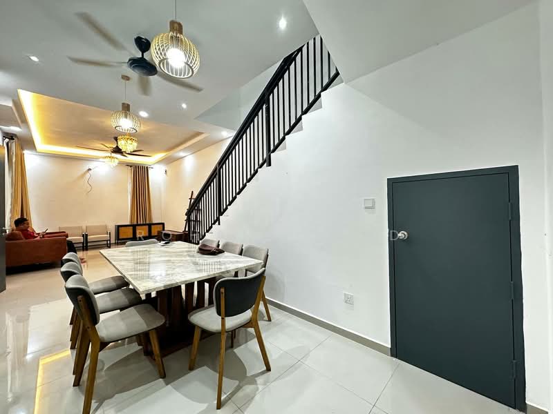 Rumah Berkembar untuk Disewa di Dengkil (Selangor) - Rohani Daud - Dining Room - PropertyGuru.com.my