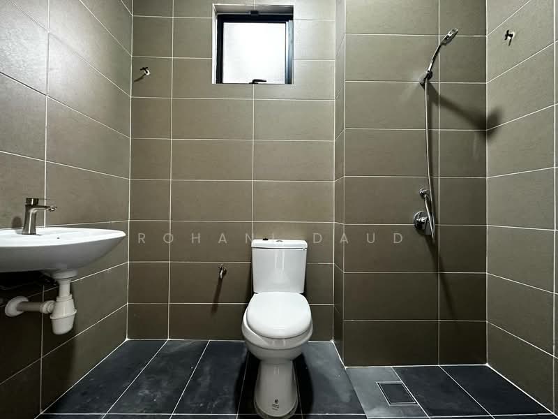 Rumah Berkembar untuk Disewa di Dengkil (Selangor) - Rohani Daud - Bathroom - PropertyGuru.com.my