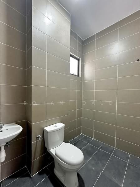 Rumah Berkembar untuk Disewa di Dengkil (Selangor) - Rohani Daud - Bathroom - PropertyGuru.com.my