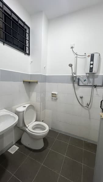 Rumah Teres 2 Tingkat untuk Disewa di Masai (Johor) - Mandy Quek - Bathroom - PropertyGuru.com.my