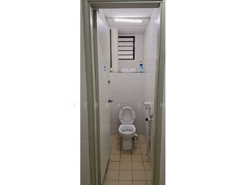 Shop / Office for Rent in Bandar Utama 5 (Bandar Utama) - Kerry Tam - Bathroom - PropertyGuru.com.my