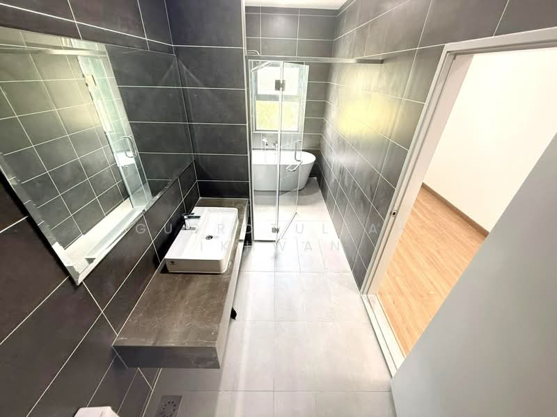 Semi-Detached House for Sale in Cyber 10 (Cyberjaya) - Gudrotullah Ikhwan - Bathroom - PropertyGuru.com.my