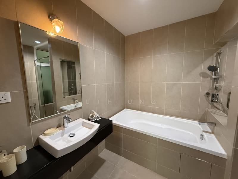 Kondominium untuk Disewa di Gurney Paragon - Ruth Ong - Bathroom - PropertyGuru.com.my