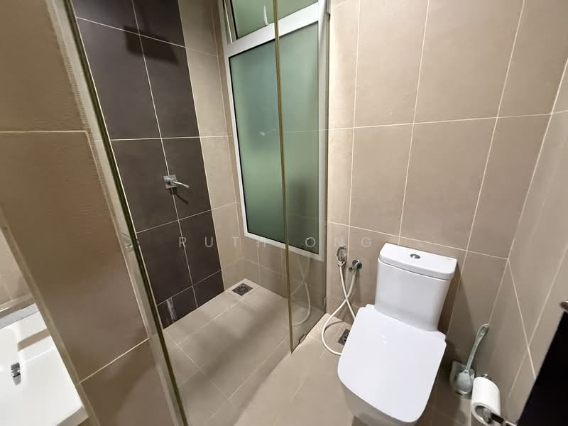 Kondominium untuk Disewa di Gurney Paragon - Ruth Ong - Bathroom - PropertyGuru.com.my
