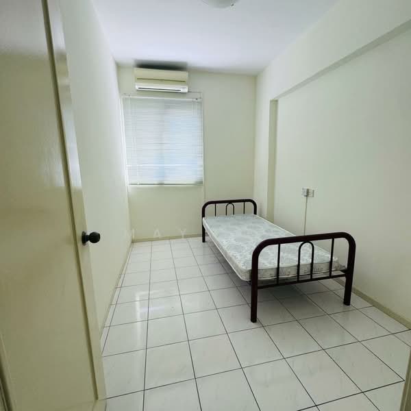 Kondominium untuk Dijual di Villa Emas - May Lee - Bedroom - PropertyGuru.com.my