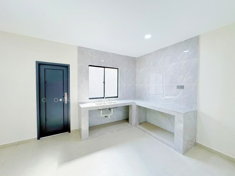 2-storey Terraced House for Sale in Taman Megah Ria (Masai) - Loong Hing Liong - Kitchen - PropertyGuru.com.my