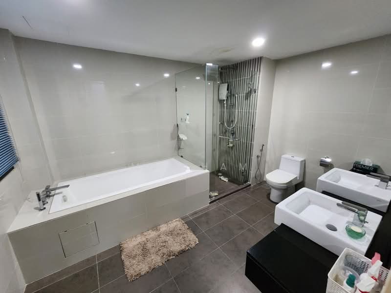 Condominium for Rent at The Straits View Condominium - Ms Tham - Bathroom - PropertyGuru.com.my