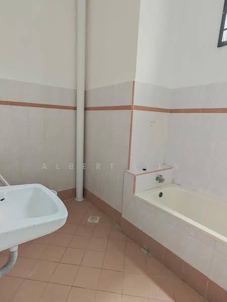 Rumah Teres 2 Tingkat untuk Dijual di Bakri (Johor) - Albert Liew - Bathroom - PropertyGuru.com.my