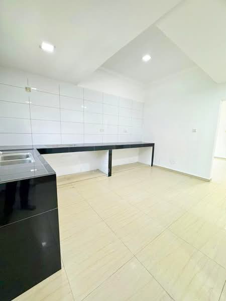 1-storey Terraced House for Sale in Taman Perling (Perling) - Loong Hing Liong - Kitchen - PropertyGuru.com.my