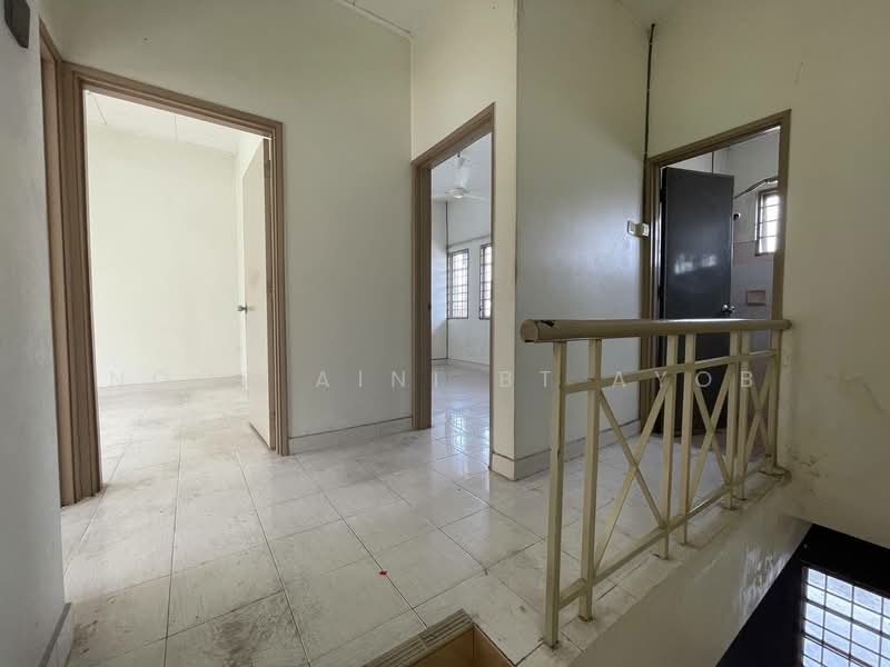 2-storey Terraced House for Sale in Usj 12 (Subang Jaya) - Noor Aini Bt Ayob - Corridor - PropertyGuru.com.my