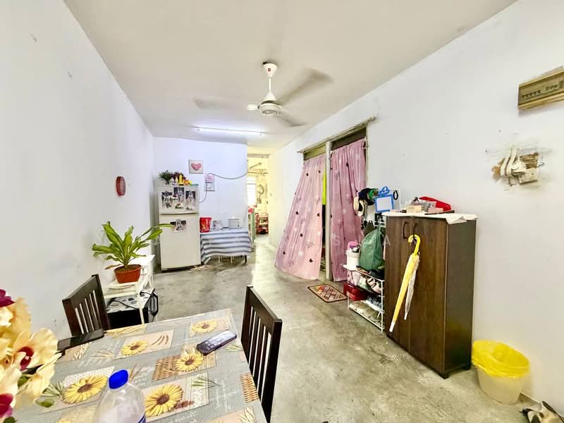 Pangsapuri untuk Dijual di Desa Mentari PJS 2 - Tasya Ruslan - Living Room - PropertyGuru.com.my