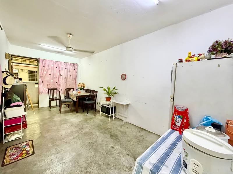 Pangsapuri untuk Dijual di Desa Mentari PJS 2 - Tasya Ruslan - Living Room - PropertyGuru.com.my