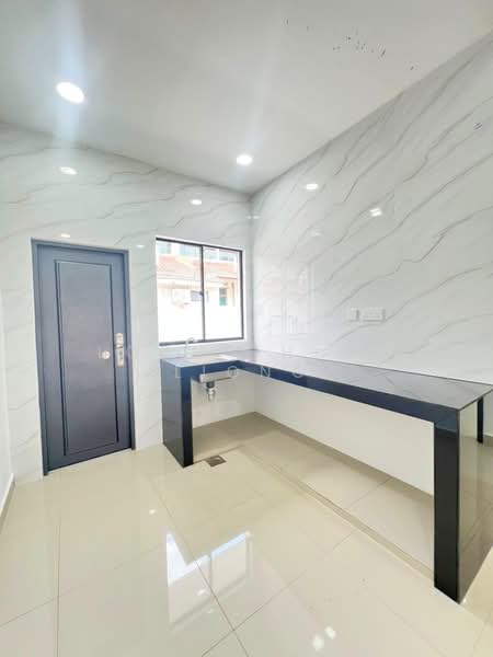 1-storey Terraced House for Sale in Taman Puteri Wangsa (Ulu Tiram) - Loong Hing Liong - Kitchen - PropertyGuru.com.my