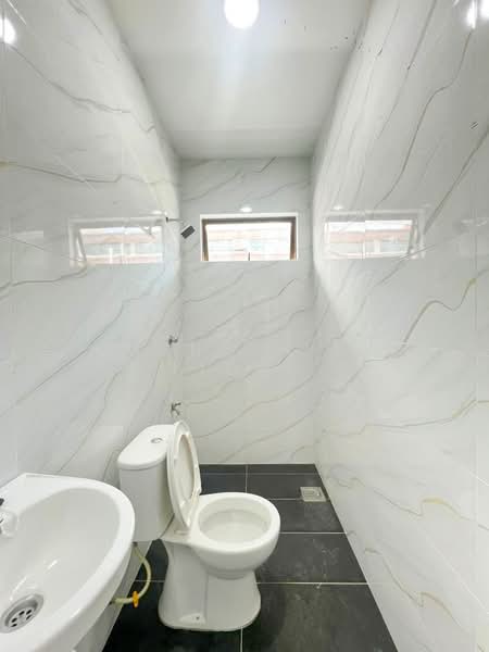 1-storey Terraced House for Sale in Taman Puteri Wangsa (Ulu Tiram) - Loong Hing Liong - Bathroom - PropertyGuru.com.my